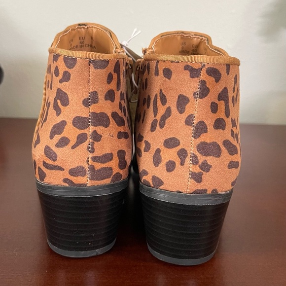 Leopard Style Zippered Ankle Boots | Low heel | Size 9 - Picture 6 of 14